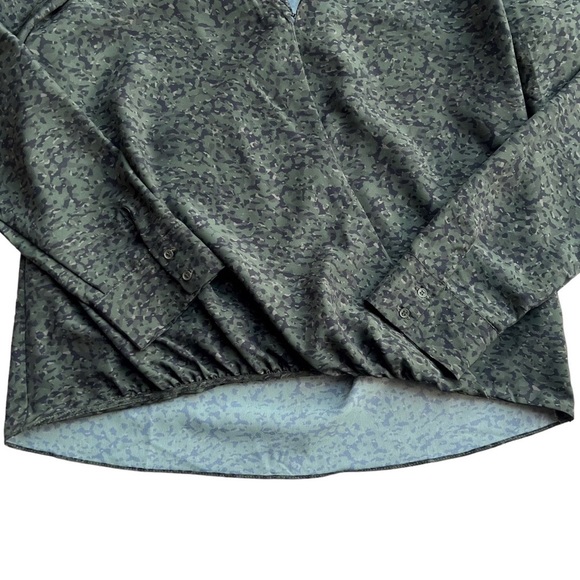 Evereve Allison Joy Camouflage Long Sleeve Top Size Medium - Picture 3 of 5